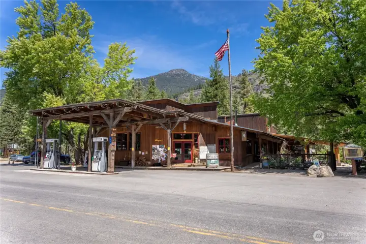 The iconic Mazama Store.  Don't forget your baguette on the way home!