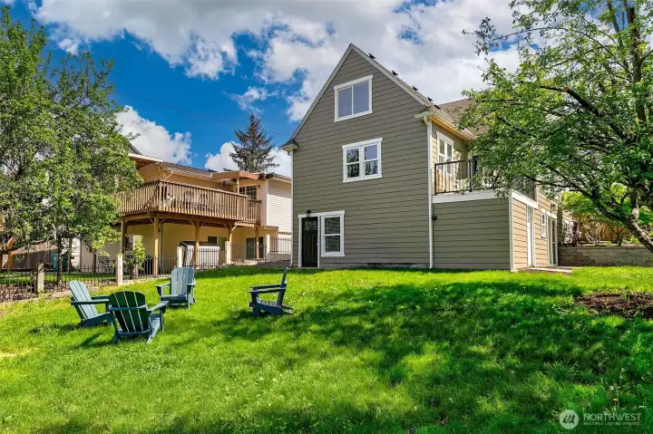 Tons of space for games or parties in verdant yard!
