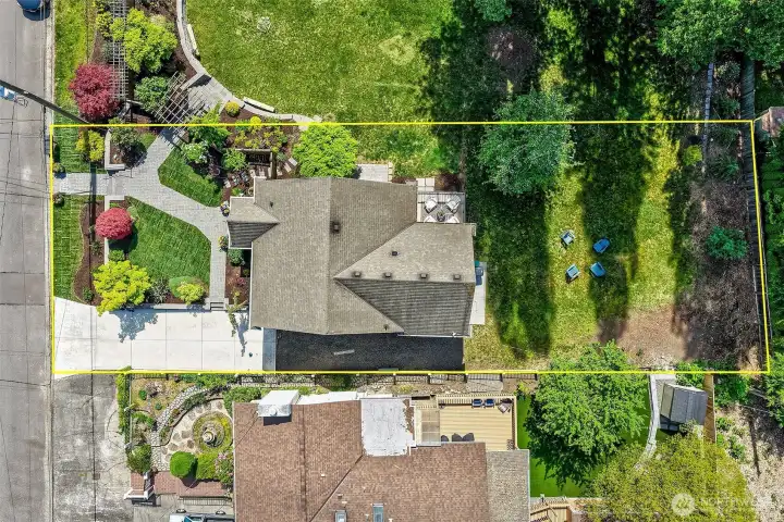 Long lot with lovely grounds *lot lines approximate