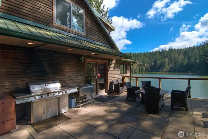 CLUBHOUSE AT THE LAKE