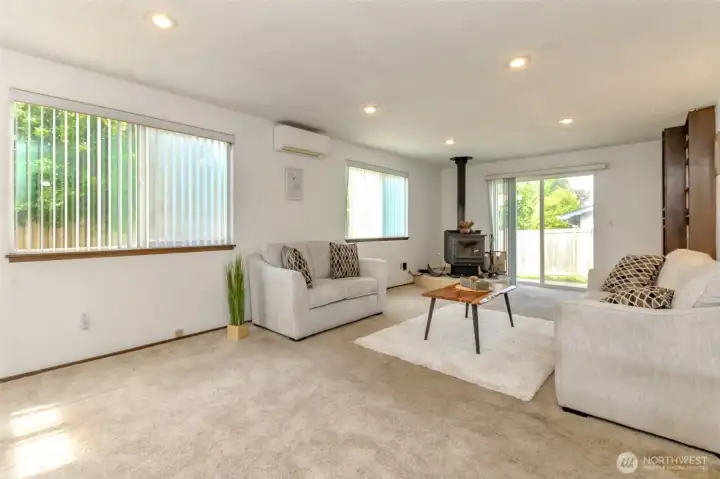 More TV/Living room. Get your own new carpet and call it good More TV/Living room. Get your own new carpet and call it good