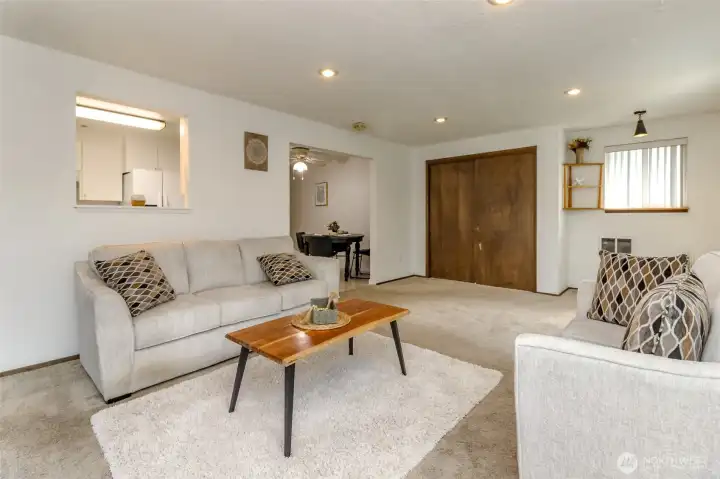 More TV/Living room. More TV/Living room.