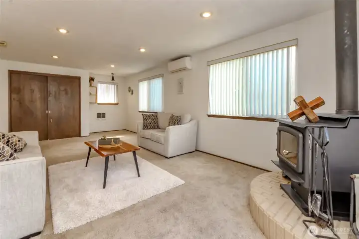 More TV/Living room. More TV/Living room.