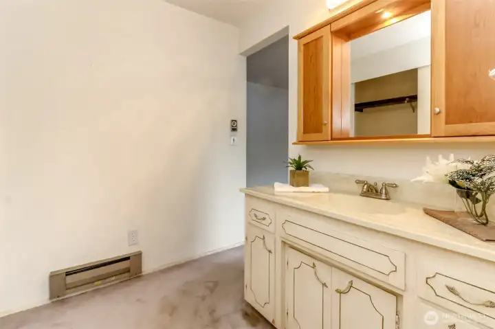 Bath off master w/shower Bath off master w/shower