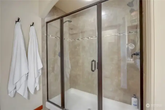 Large shower with two shower heads