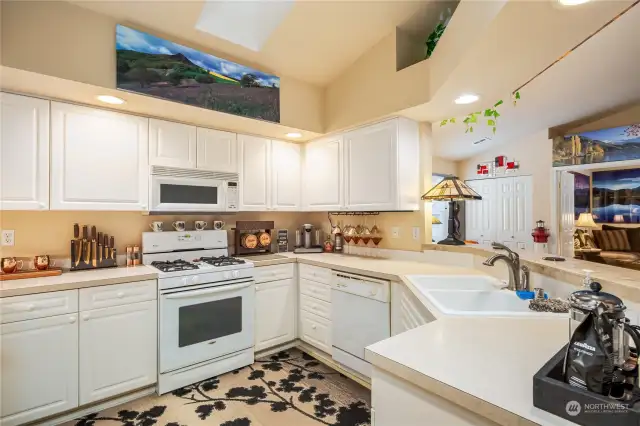 Space galore in this cheery kitchen