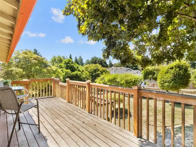 deck off dining room feels so private and peaceful