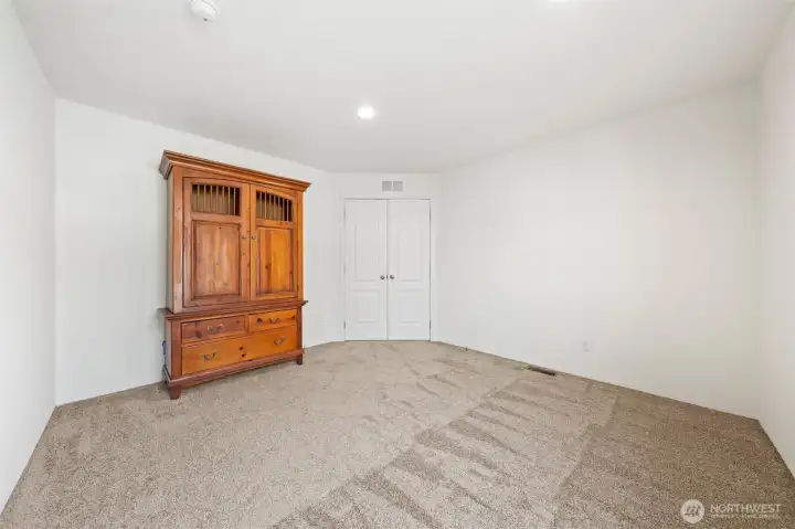 Den/Bed 1