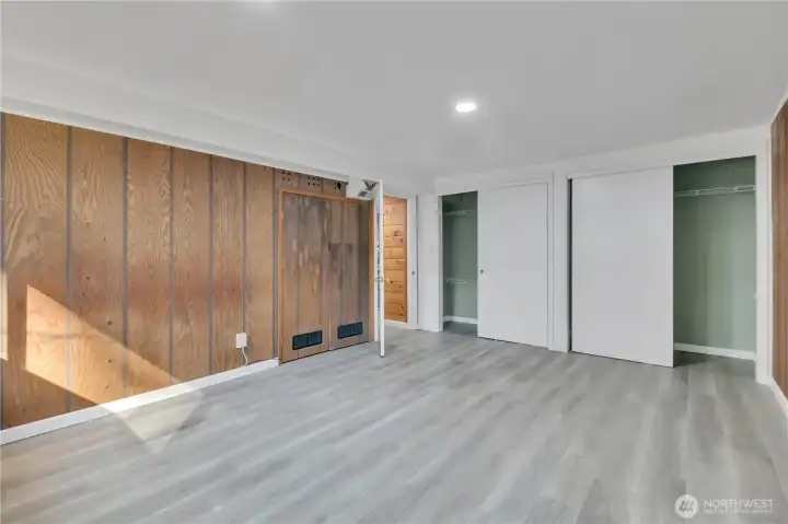 2 Closets!