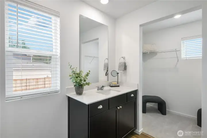 second suites bath and walk in