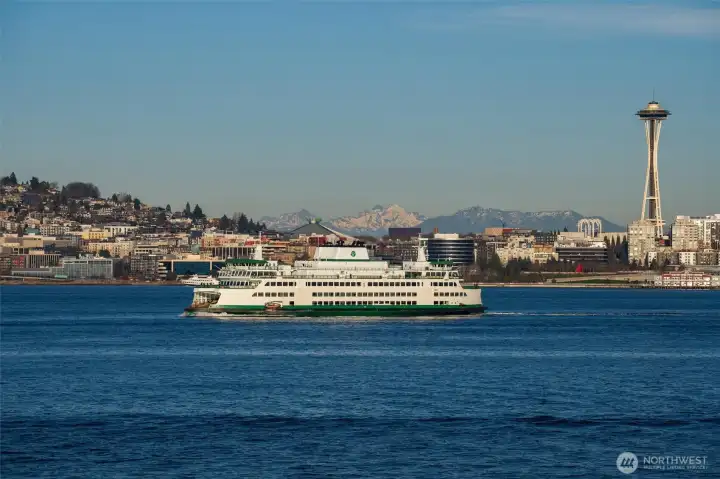 If you’re looking for a view condo, this may be your new home at lovely Point Nautica! Enjoy sweeping vistas with stunning sunrises, glowing sunsets, and the sparkling city lights of Seattle.