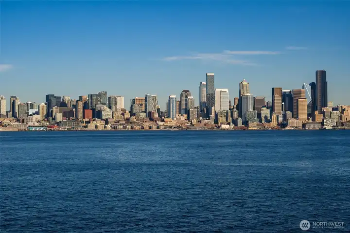 Enjoy a picture-perfect view of Seattle from this stunning end-unit condo. With floor-to-ceiling windows and an open layout, you can take in the city skyline, sparkling waters, and iconic landmarks from the comfort of your own home.