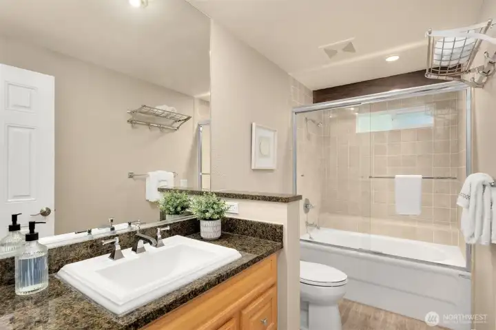 Nicely updated hallway bath shared by two bedrooms.