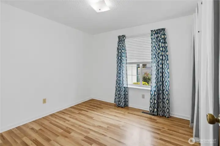 3rd bedroom without staging
