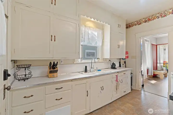 Lots of cabinetry!