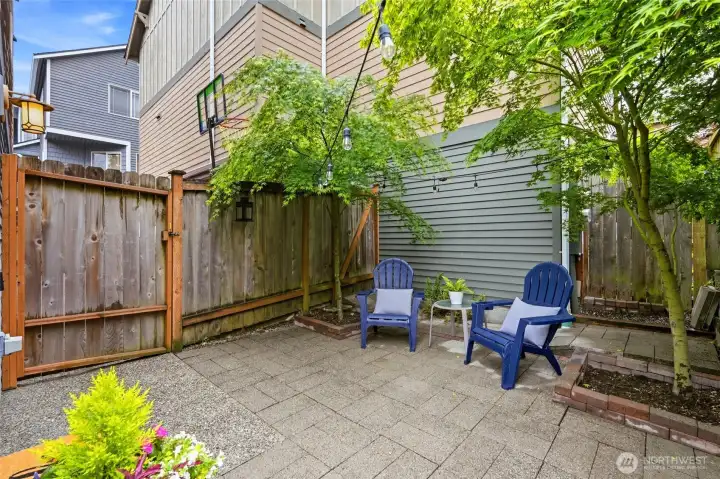Charming courtyard patio to enjoy summer evenings outside