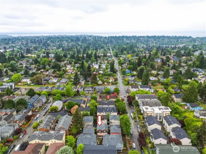 Just minutes to Greenwood and Ballard, facing West