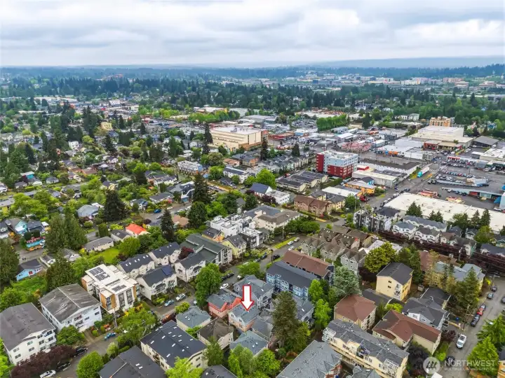 Just minutes from Aurora for easy access into Seattle or Freeways, yet a few blocks away ensure a quiet setting