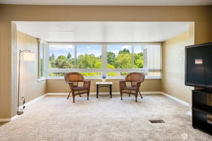 Straight-on view of the bonus room.