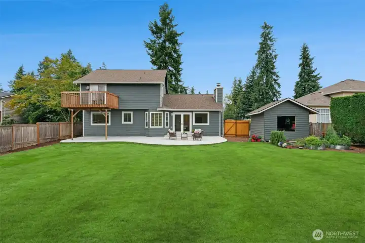 Step outside to the spacious entertaining patio, sprawling level back lawn, & raised garden beds, ideal for outdoor gatherings, play, or gardening.