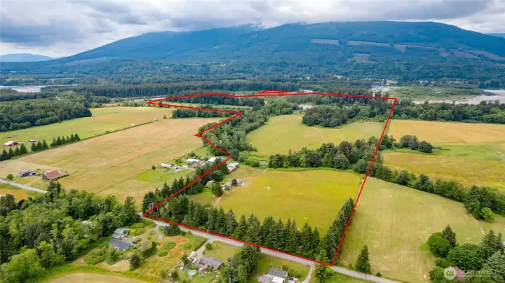 Aerial with approximate boundary lines of the site.