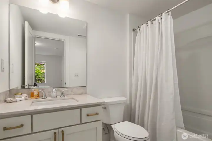 Ensuite guest bathroom Ensuite guest bathroom