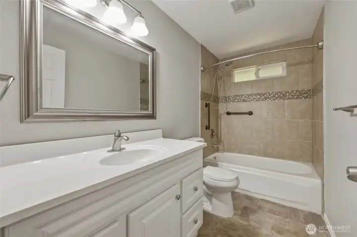 Main Bathroom Main Bathroom