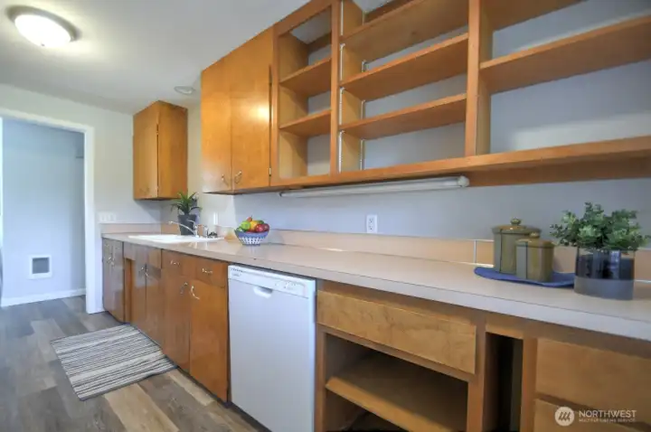 Mid century original cupboards still in great shape! Mid century original cupboards still in great shape!