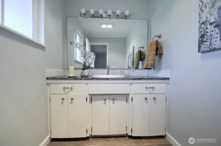 Look at all that storage in Primary Bath Look at all that storage in Primary Bath