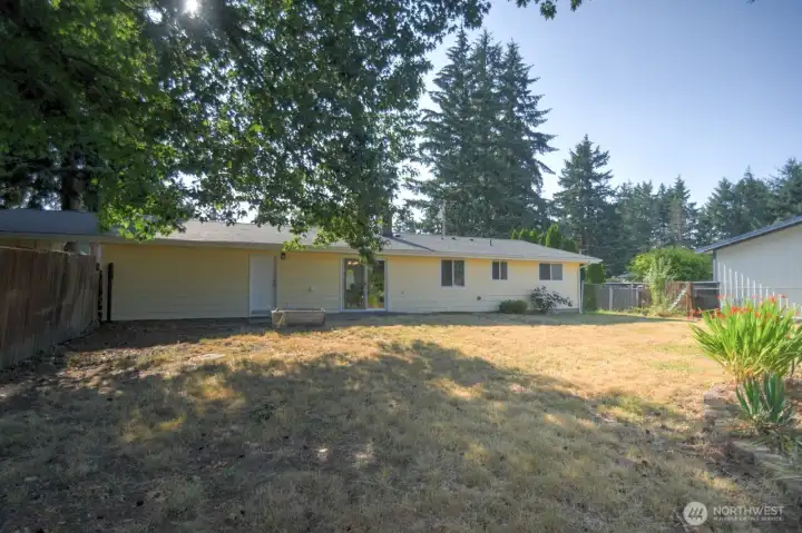 Almost 1/4 acre lot yet 2 minutes to town! Almost 1/4 acre lot yet 2 minutes to town!