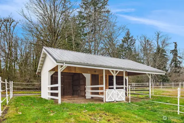 4 stall with tack room