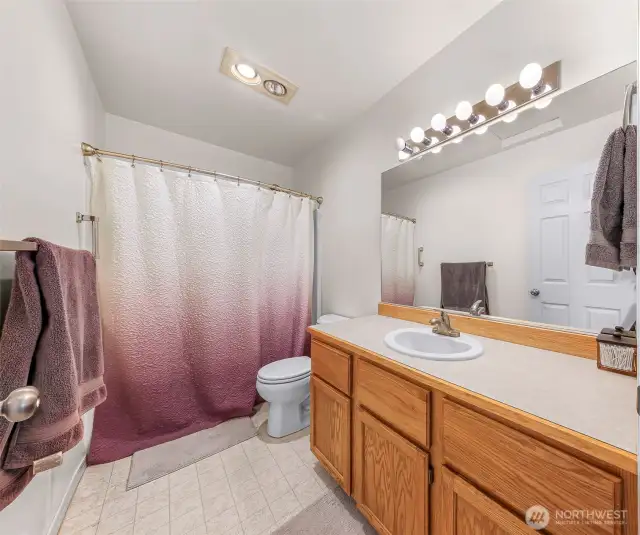 Second floor full bathroom