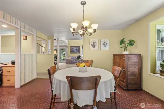 Dining area off the main entrance.