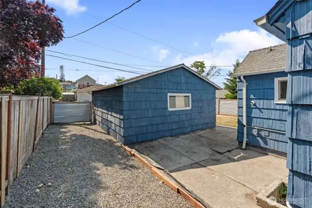 Detached Garage