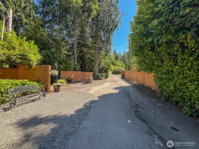 Long drive offers ample parking - RV/Boat
