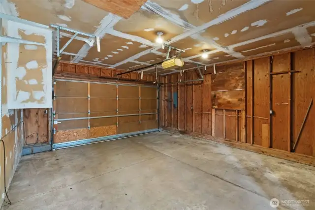 Oversized 2 car garage