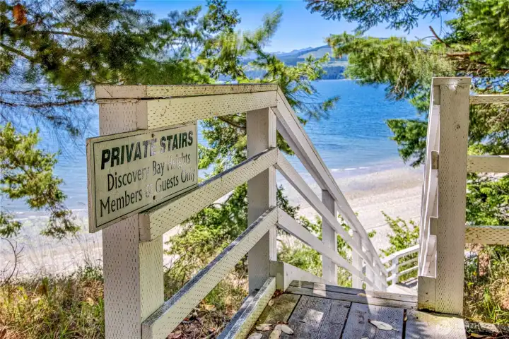 PRIVATE/COMMUNITY OWNED ACCESS TO THE BEACH