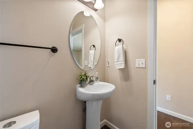 1/2 bath downstairs/powder room