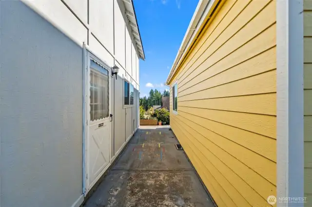 Home to the right, Addition to the left.
