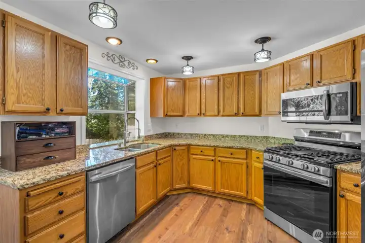 Open kitchen. All appliances included
