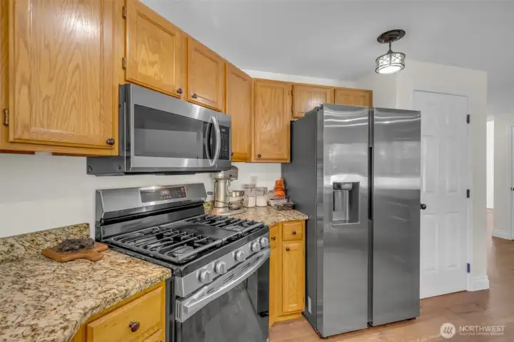Open kitchen. All appliances included
