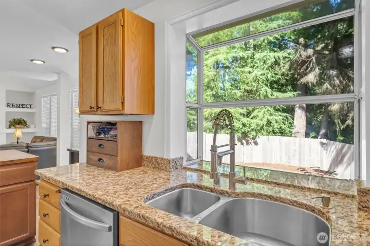 Open kitchen. All appliances included