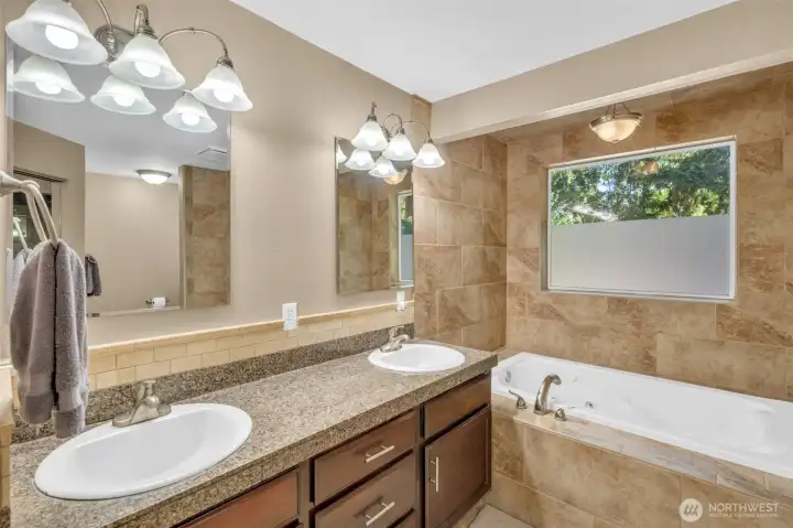 Beautiful primary 5-piece bath