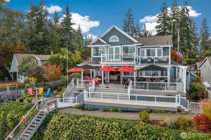 Magnificent Cape Cod style home in desirable Vinyard Cove.