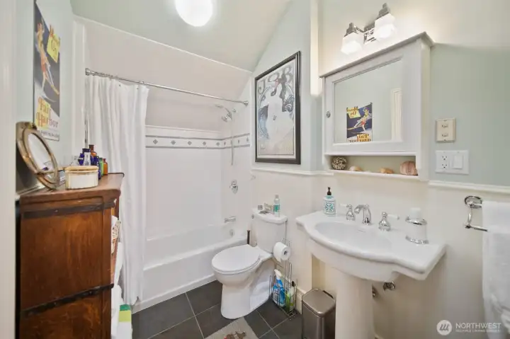 Guest bathroom.