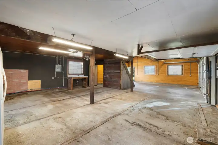 This angle gives you a better idea of the enormous space you have in this garage.