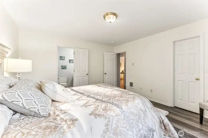 Primary Bedroom with En-suite Bathroom & Walk-in Closet