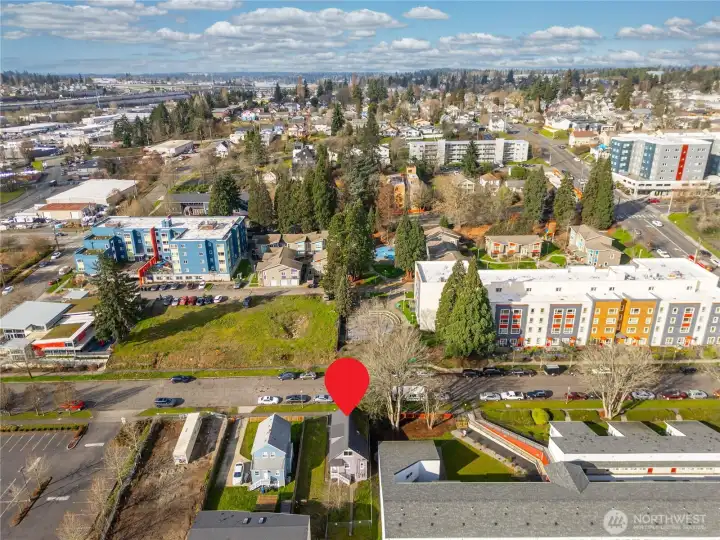 Excellent Location for Local or Commute. Close to Highways and Downtown.