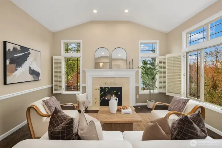 Living room w/ Gas Fireplace