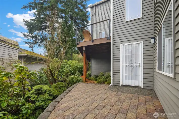 ADU Seperate entrance on side of home